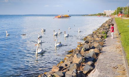 Folytatódnak a szabadvízi strandfejlesztések a Balatonnál