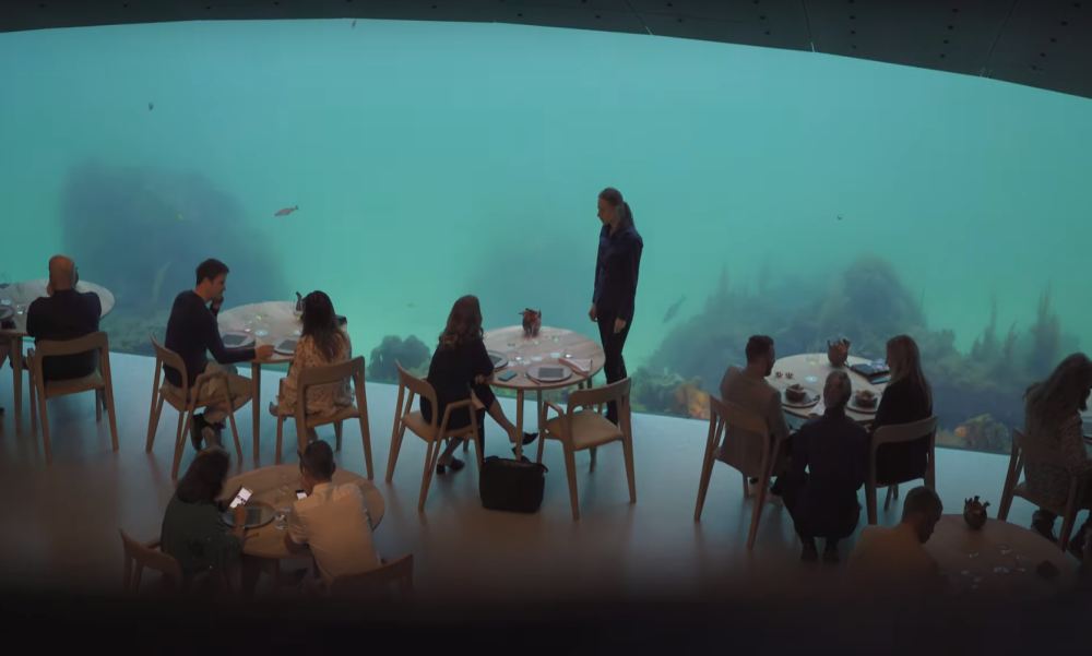A világ első víz alatti éttermében szolgál fel egy vállalkozószellemű kaposvári fiatal