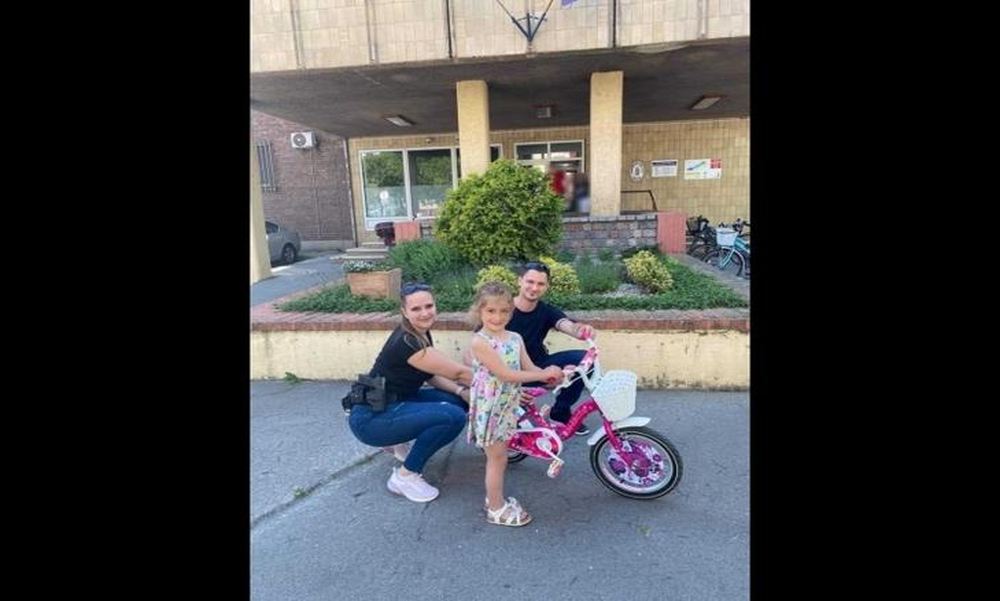 Rendőrök vitték vissza a 8 éves siófoki kislánynak az ellopott biciklijét