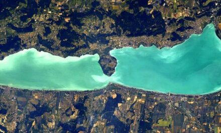 Csodálatosan néz ki a Balaton az űrből fotózva