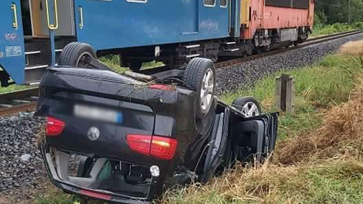 Személyautó ütközött vonattal Révfülöpnél, tűzoltóknak is volt dolguk a balesetnél. Frissítés! Újabb vonatbaleset!