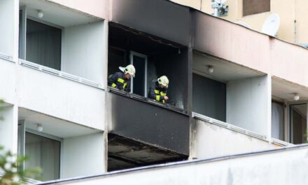 Tűzoltókat riasztottak egy zalakarosi hotelhez, kiégett egy szoba, az okokat még keresik, de van egy gyanús körülmény