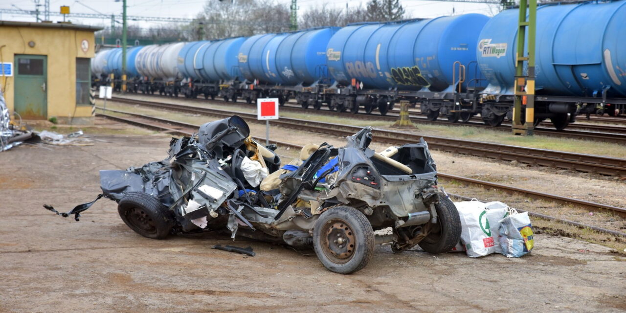 Vonattal ütközött egy autó Sárvárnál, a sofőr elhunyt:  három nap alatt hatan haltak meg vasúti balesetben Magyarországon