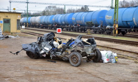 Vonattal ütközött egy autó Sárvárnál, a sofőr elhunyt:  három nap alatt hatan haltak meg vasúti balesetben Magyarországon