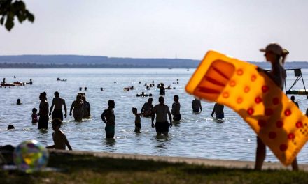 Hőség! Akár 30 fokos is lehet vasárnap a Balaton, azonnal menj strandolni ebben a pusztító időben