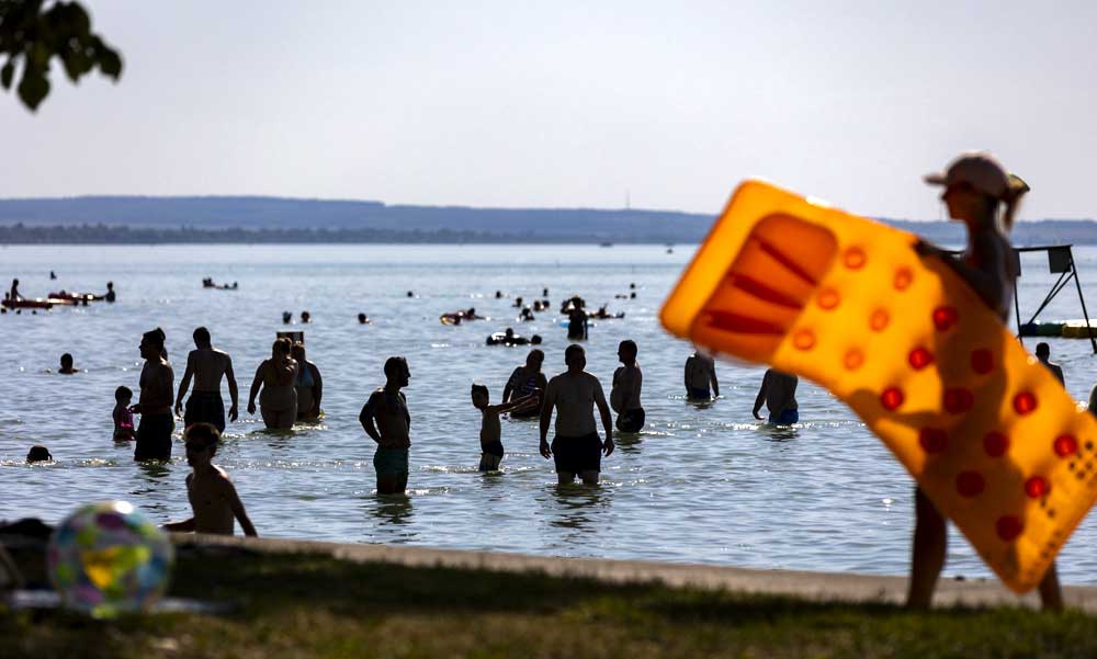 Hőség! Akár 30 fokos is lehet vasárnap a Balaton, azonnal menj strandolni ebben a pusztító időben