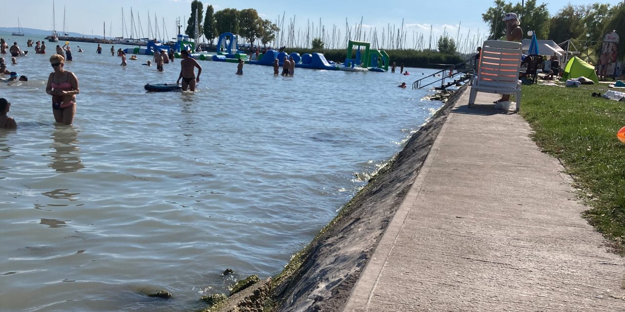 Már csak 74 centi víz van a Balatonban a hivatalos mérce szerint, hétvégére sok esőt mondanak