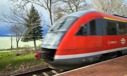 Bedurrant a főszezon, sokkal több vonatot indít a MÁV, ömleni fognak az emberek a Balaton-partra