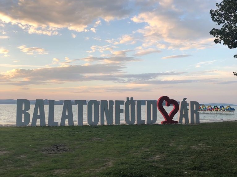 Bekeményít Balatonföldvár: ezentúl pénzt szednek az ingatlanvásárlóktól