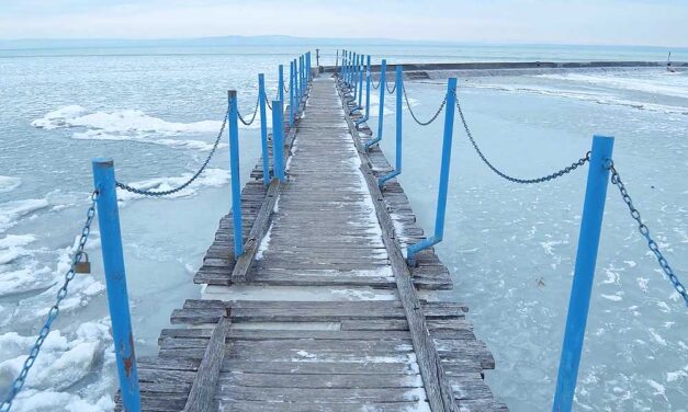 Tilos útszóró sóval szórni a járdákat, milliós bírságba lehet belefutni egy kormányrendelet alapján