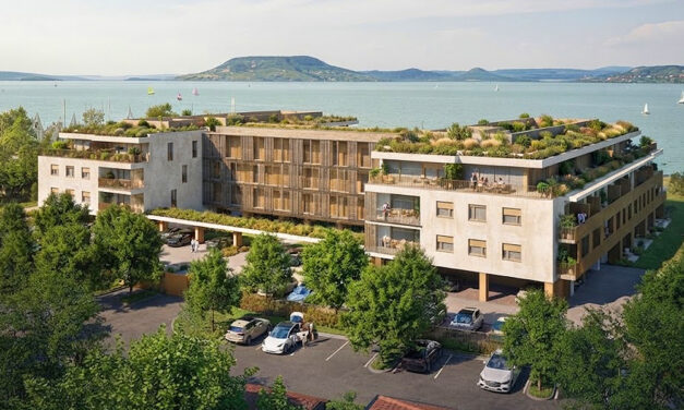Elindult a vitatott fonyódi luxus-lakóparkban az előregisztráció – Hiába tiltakoztak a civilek, elstartolt a Balaton-parti lakópark építése