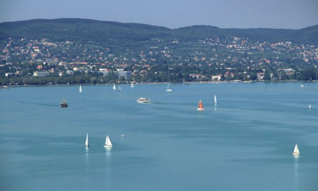 Feljebb ment a nyaralók ára a Balatonnál: most mindenki a tóparton keres lakást