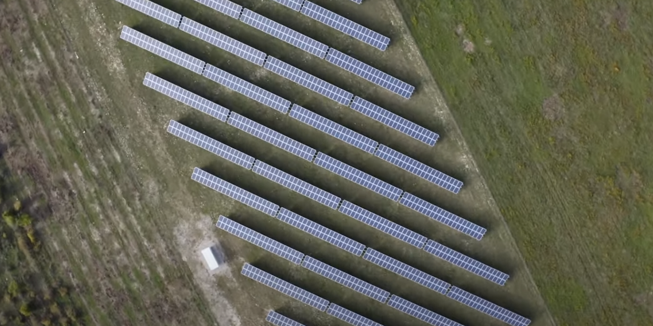 Innovatív energiatárolót telepített Zánkán az E.ON, ez fontos, ha napelemek felszerelésén gondolkodik