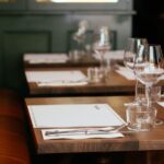 Jó hír! A szervízdíj és a borravaló mellé 100 millárd közpénzt is kapnak az éttermek