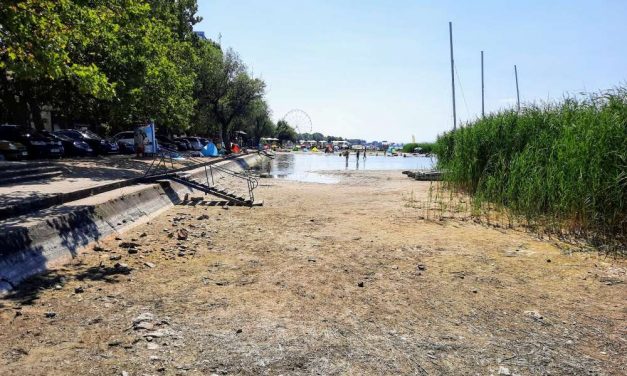 „Döbbenetes a helyzet” – A Balatont sem kíméli az aszály és a rendkívüli hőség, óriásit csökkent a tó vízállása