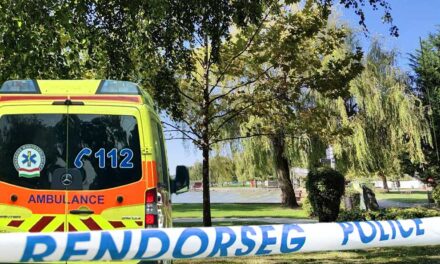 Dráma a keszthelyi strandon: vizibiciklizés közben rosszul lett és meghalt egy 36 éves férfi