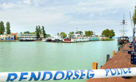 Dráma a siófoki hajóállomáson: belefulladt a Balatonban egy 21 éves fiú, a rendőrség nyomozást indított