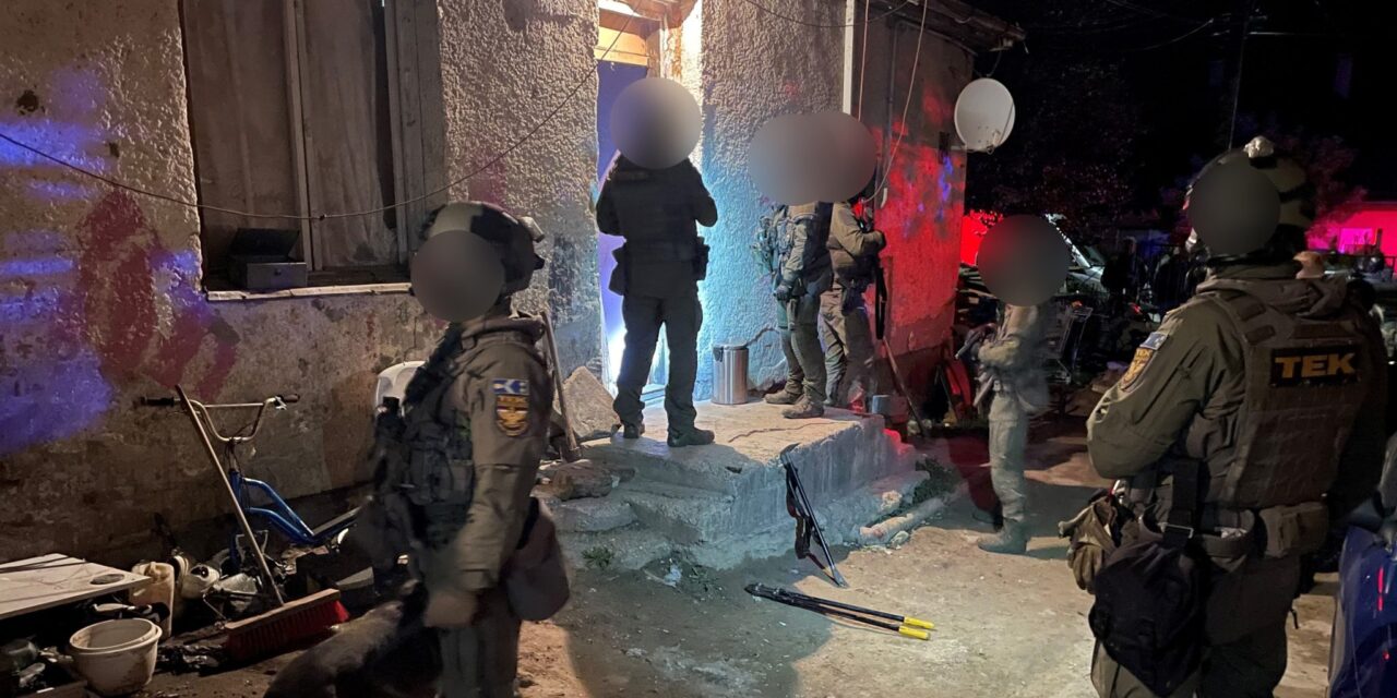 Élő adásban közvetítette az interneten egy siófoki család, ahogyan rátámadnak a fiukat előállítani akaró rendőrökre