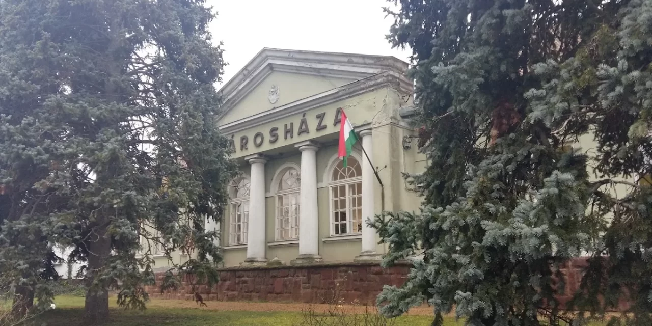 Rokoni cégek kaptak százmilliókat a korábbi fideszes városvezetés idején Fonyódon