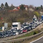 Gigadugóval indult a húsvéti hétvége, 30 km-en keresztül állt vagy araszolt a kocsisor az M7-esen a Balaton felé