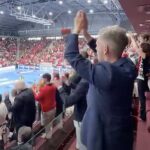 A Veszprém Arénában szurkolt a magyar férfi kézilabda-válogatottnak Magyar Péter – videó a cikkben