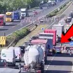 Összepréselte a kamion a pofátlan autóst az M7-esen: Centiken múlt a tömegszerencsétlenség a terelésnél – VIDEÓ