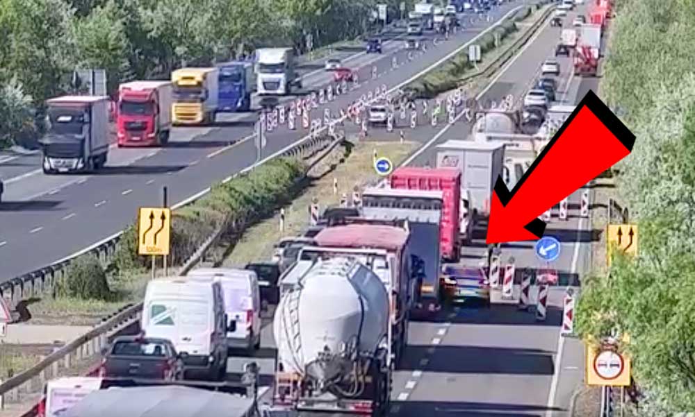 Összepréselte a kamion a pofátlan autóst az M7-esen: Centiken múlt a tömegszerencsétlenség a terelésnél – VIDEÓ