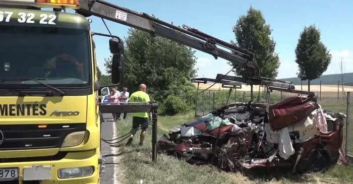 A csetényi baleset halálos áldozata gyermeke ballagására sietett, amikor összeütközött a Volánbusszal