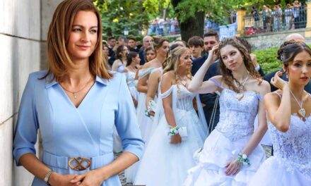 Forsthoffer Ágnes ideiglenes köztársasági elnök is egykor az Anna-bál szépe volt, most mégis politikai vita árnyékában rendezték meg az idei bált Balatonfüreden