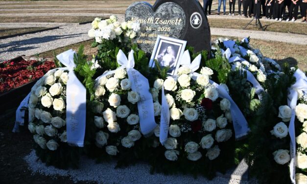 „Isten veled, Zsanett! Sosem feledünk” – Berhidán temették el a a 11. emeletről kizuhant Németh Zsnett birkozót