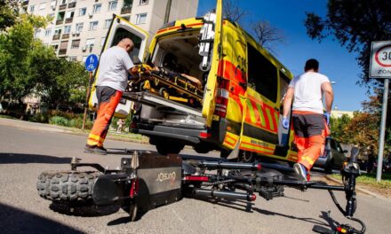 Súlyos rollerbaleset Veszprém megyében: két fiatal esett le az elektromos járműről, az egyiket eszméletlen állapotba vitték kórházba