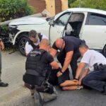 Autós üldözés Tihany és Füred között: Három rendőrautót is összetört menekülés közben a Mercedes terepjárós férfi, hiába lőttek rá, nem akart megállni