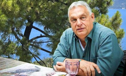 Orbán Viktor az Adrián nyaral Schmidt Máriáék luxusvillájában – Horvátországban még ők sem tehetik meg azt, amit a Balatonnál: az Adrián a milliárdosok telke sem érhet a tengerig, a strandok pedig alkotmányba foglaltan csak ingyenesek lehetnek