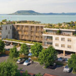 Elindult a vitatott fonyódi luxus-lakóparkban az előregisztráció – Hiába tiltakoztak a civilek, elstartolt a Balaton-parti lakópark építése